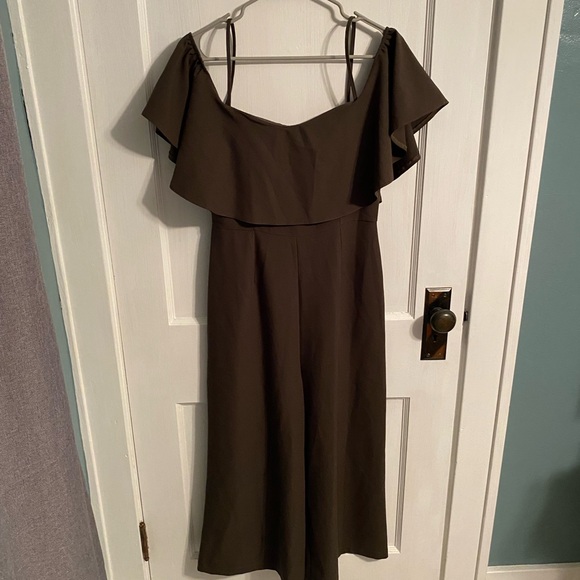 Olive green off the shoulder romper - Picture 3 of 4